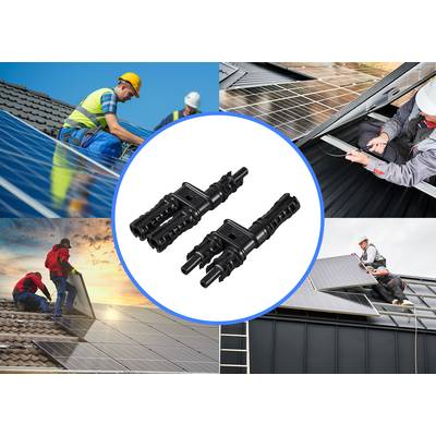 Des travailleurs installent des panneaux solaires sur des toits. Au premier plan, deux connecteurs solaires noirs sont représentés.