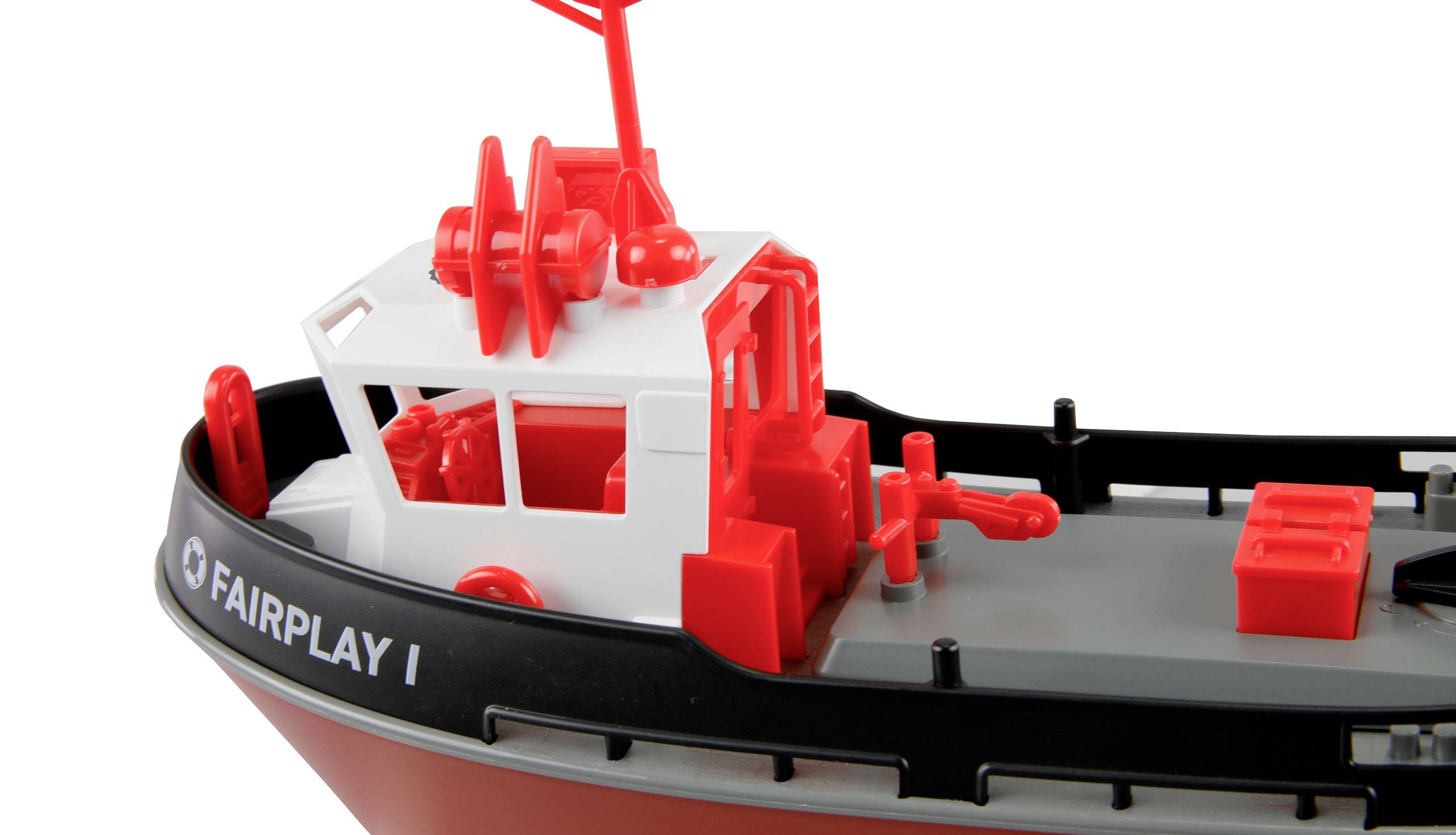 Un modèle de bateau portant l'inscription « Fairplay I » sur le côté. Il présente des détails en rouge et blanc ainsi que de l'équipement de navigation sur le pont.