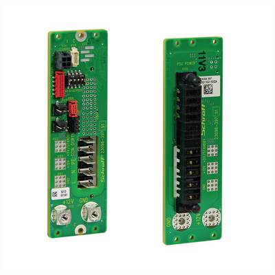 Deux circuits imprimés électroniques verts avec des connecteurs et des étiquettes sur les faces avant et arrière, disposés verticalement.