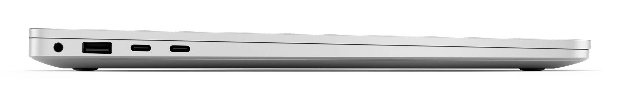 Un ordinateur portable argenté présenté de côté ; montre les ports : prise jack pour casque, USB-A, deux USB-C. Design élégant et moderne.