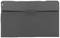 Un étui en cuir noir, rectangulaire, plat, avec une fermeture magnétique au centre du dessus. Design simple et élégant.