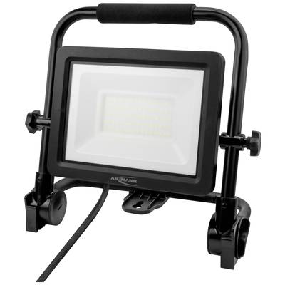 Projecteur LED portable sur trépied avec connexion secteur, adapté à l'éclairage de chantier.