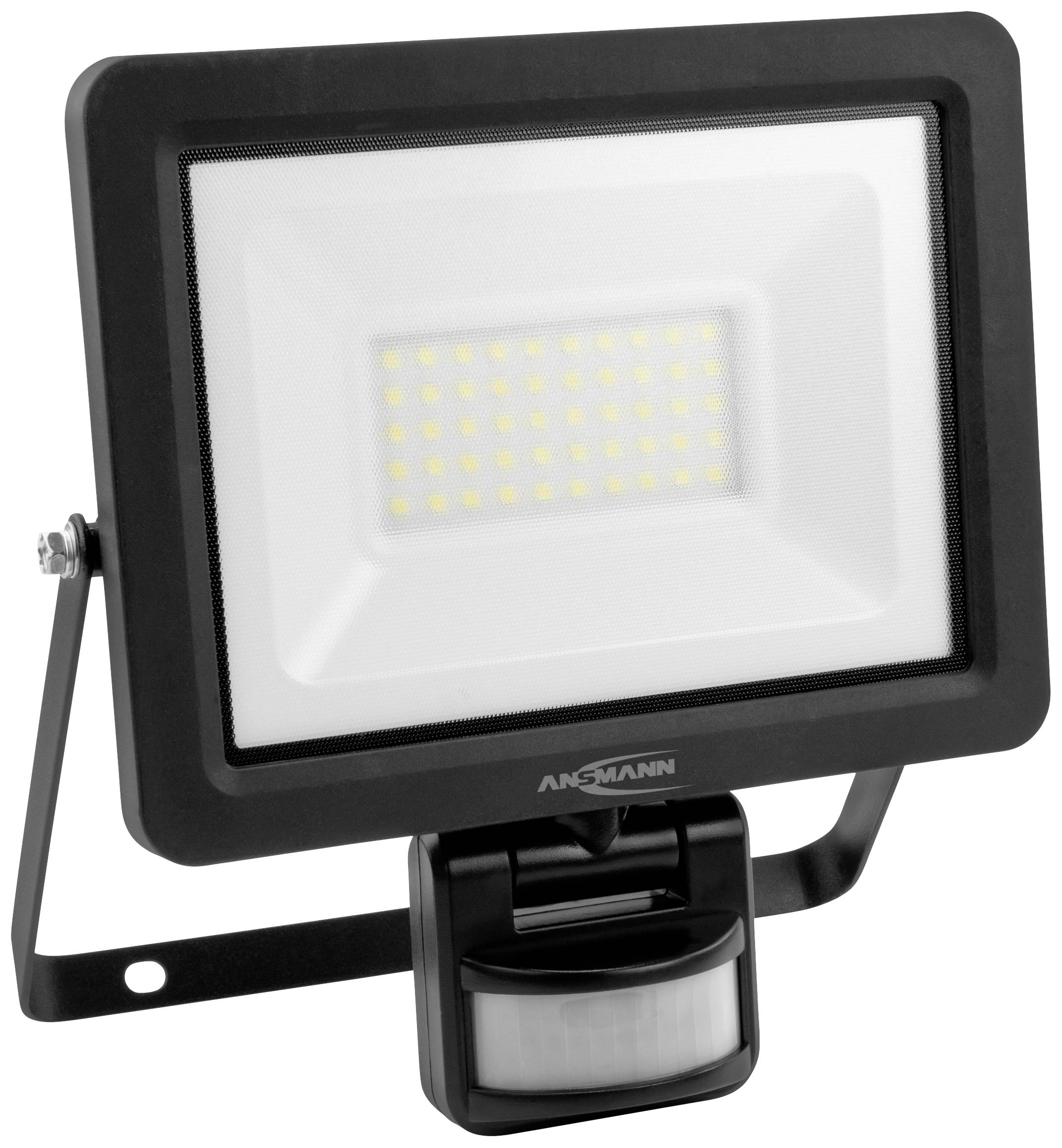Un projecteur LED avec détecteur de mouvement dans un boîtier noir, fixé sur un support. Conçu pour l'éclairage extérieur.