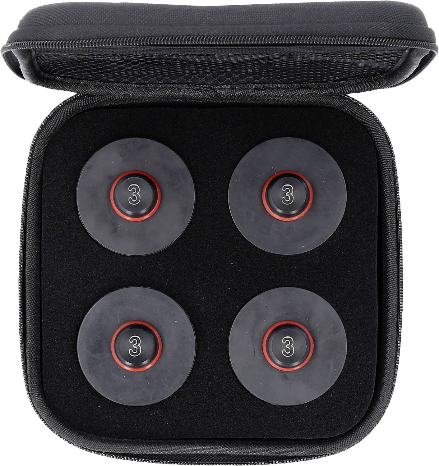 Pochette de protection noire ouverte contenant quatre objets circulaires portant le numéro '3', soigneusement disposés.