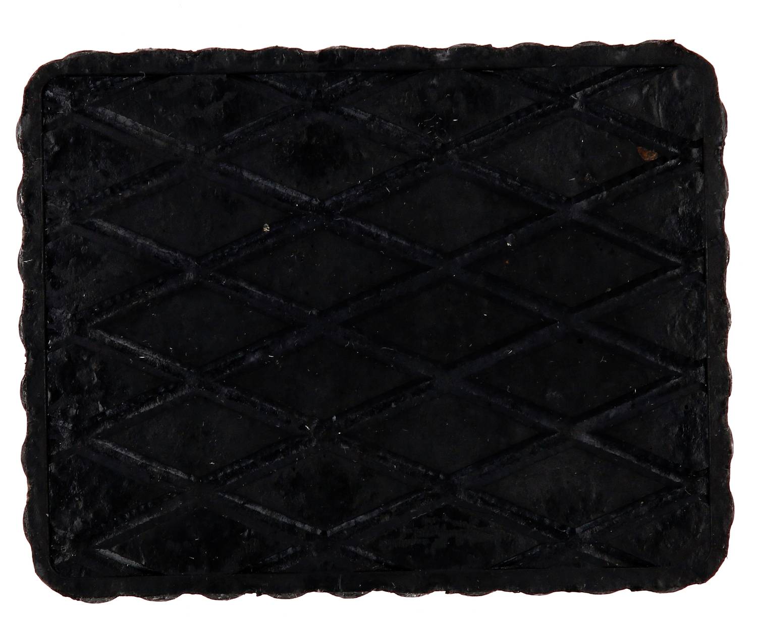 Tampon de caoutchouc noir rectangulaire avec un motif en losanges.