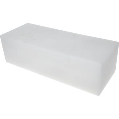 Un bloc rectangulaire en mousse blanche est montré. Il a une surface lisse et semble léger et doux.