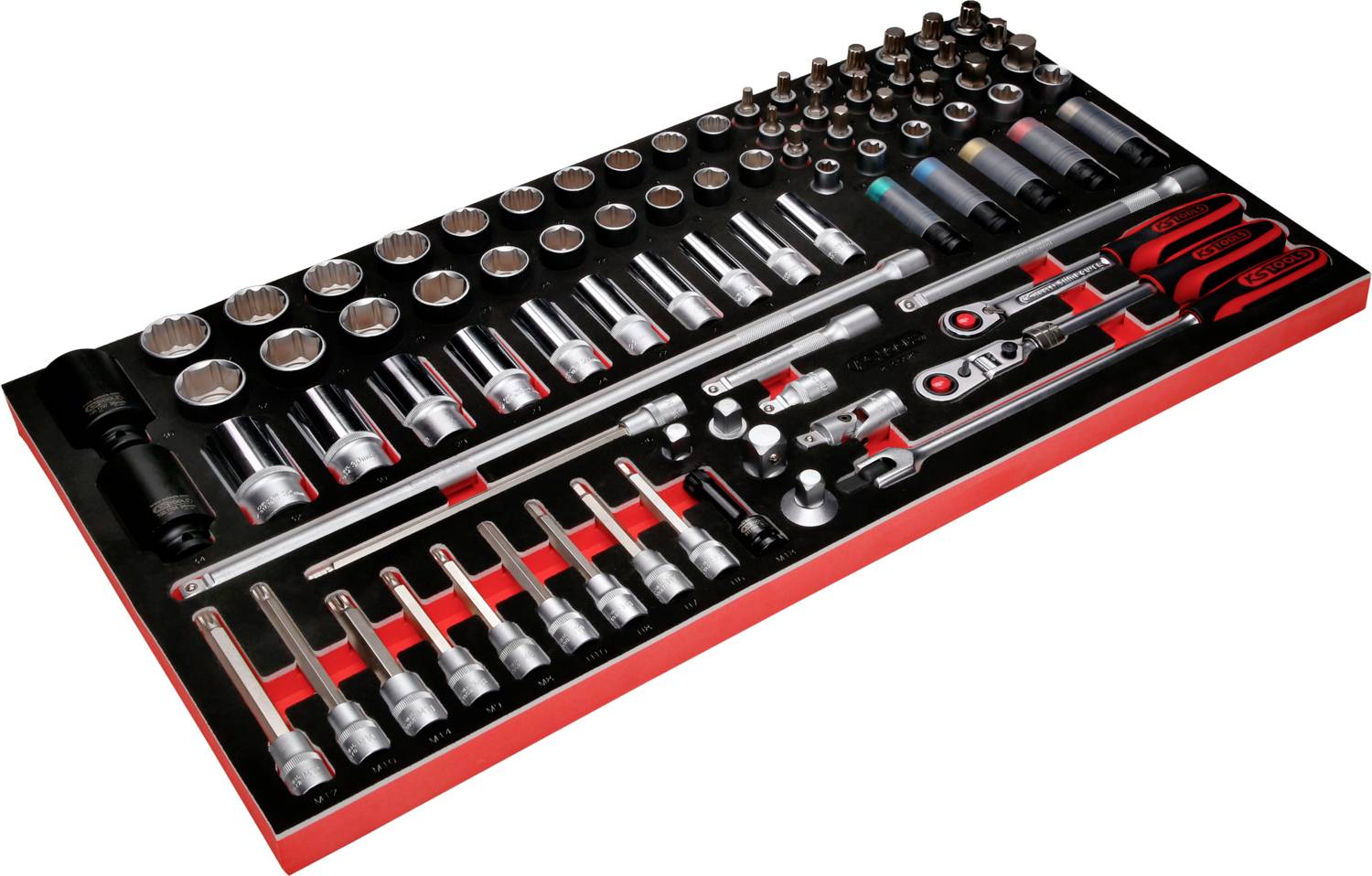 Un ensemble d'outils comprenant des clés à douille, des tournevis et des rallonges, logé dans un support en mousse rouge et noir.