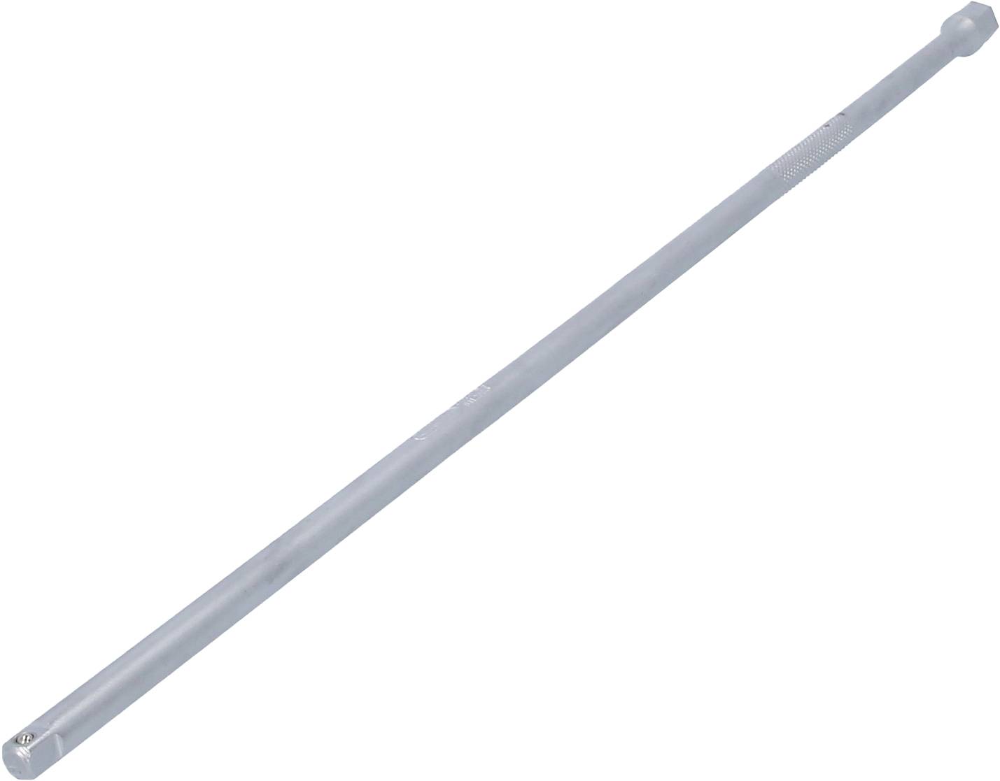 Une longue clé dynamométrique en métal argenté, utilisée pour serrer précisément des vis.