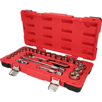 Boîte à outils rouge avec couvercle ouvert, montrant un ensemble de clés à cliquet de différentes tailles, une clé à rochet et des rallonges.