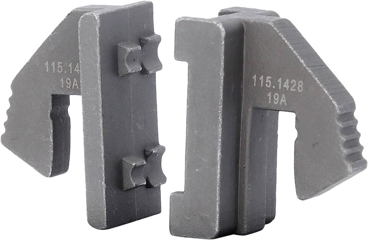 Des pièces métalliques portant le numéro '115.1428 19A', présentent des structures rectangulaires et des bords dentelés, probablement des composants mécaniques.