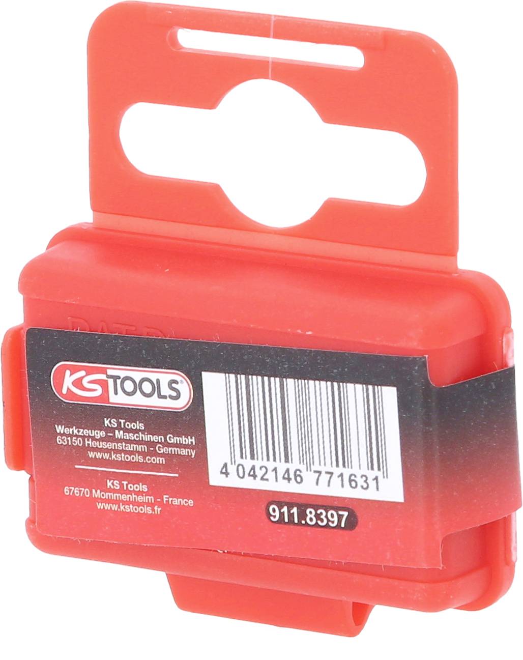 Boîtier en plastique rouge avec étiquette noire et code-barres ; inscription 'KS TOOLS'. Contient des informations sur des outils et une adresse de contact.