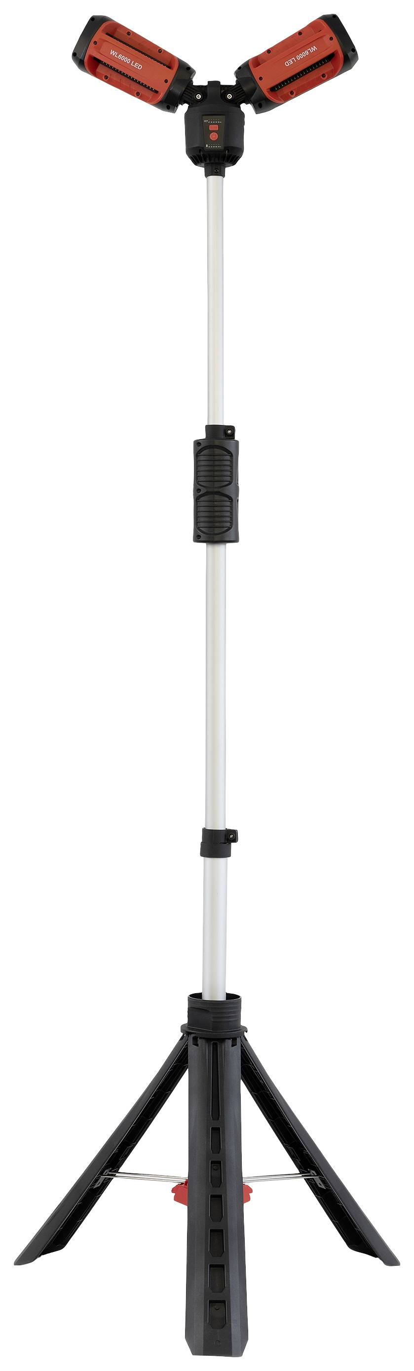 Un projecteur LED sur trépied télescopique équipé de deux éléments lumineux rouges. Idéal pour l'éclairage de chantier.