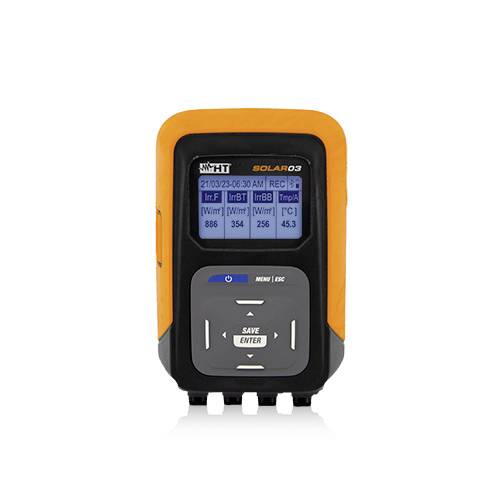 Un appareil de mesure solaire portable orange et noir avec un écran affichant des valeurs de mesure pour l'énergie solaire.