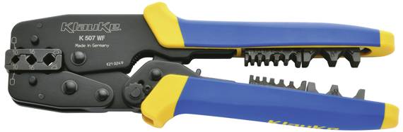 Une pince à sertir en métal bleue et jaune, adaptée au traitement des cosses et des connecteurs, équipée de plusieurs mâchoires de sertissage.