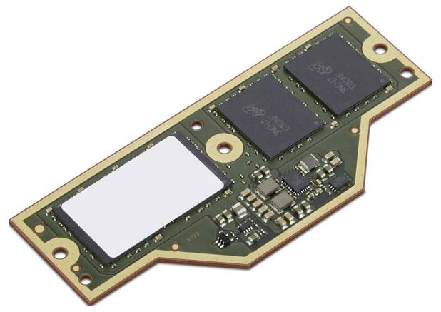 Sur l'image, on peut voir un circuit imprimé électronique avec plusieurs puces noires et de petits composants électroniques.