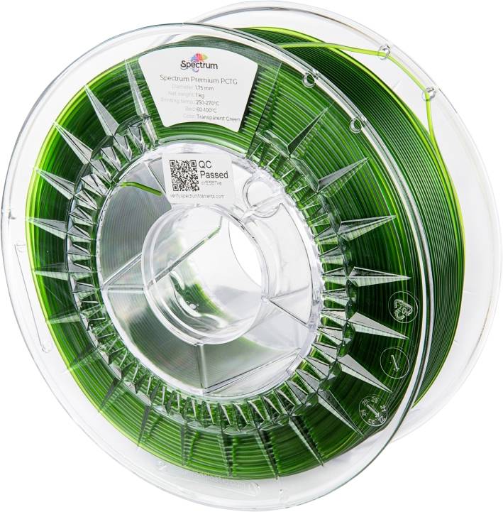 Un bobine de filament vert pour imprimante 3D en PCTG de Spectrum. L'étiquette indique qu'il a un diamètre de 1,75 mm.