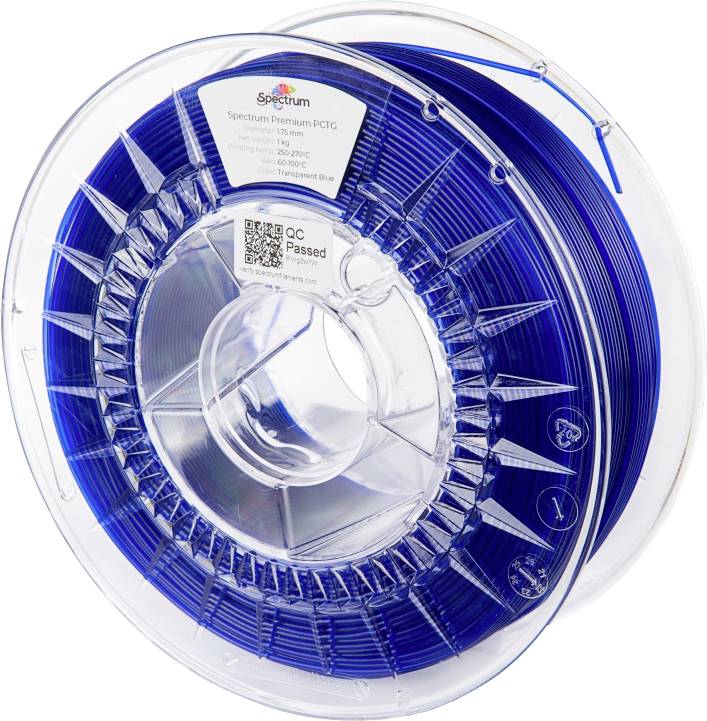 Une bobine de filament bleu pour imprimante 3D. Les détails du produit et un code QR sont visibles sur l'étiquette.