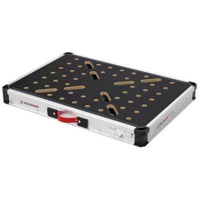 Un établi noir et argent avec le logo Holzmann, des poignées rouges et plusieurs perforations pour des utilisations polyvalentes d'outils.