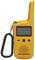 Un talkie-walkie jaune avec haut-parleur intégré, affichage numérique et mousqueton, adapté pour la communication mobile.