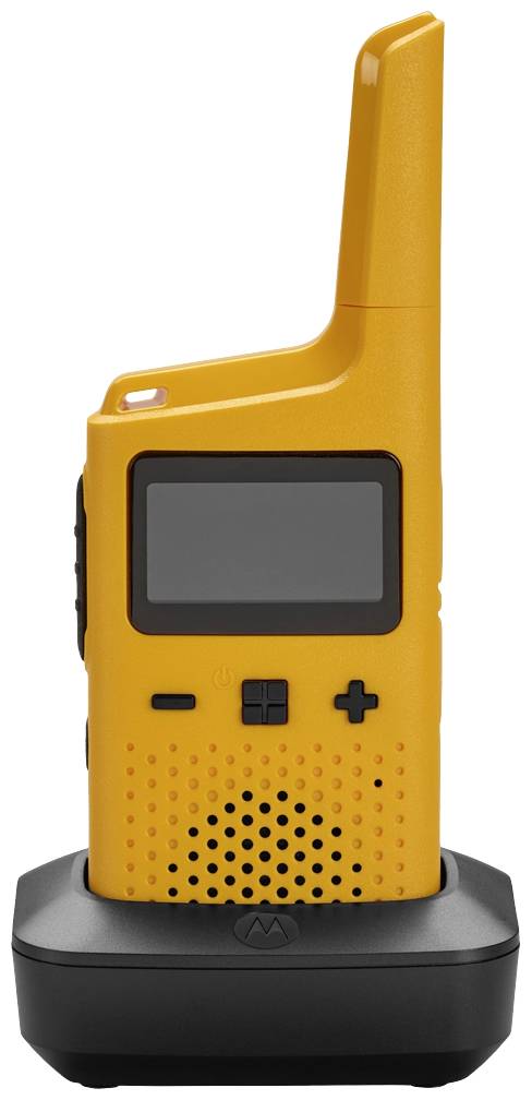 Un talkie-walkie jaune est posé sur une station de charge noire. Il dispose d'un écran et de commandes sur sa façade avant.