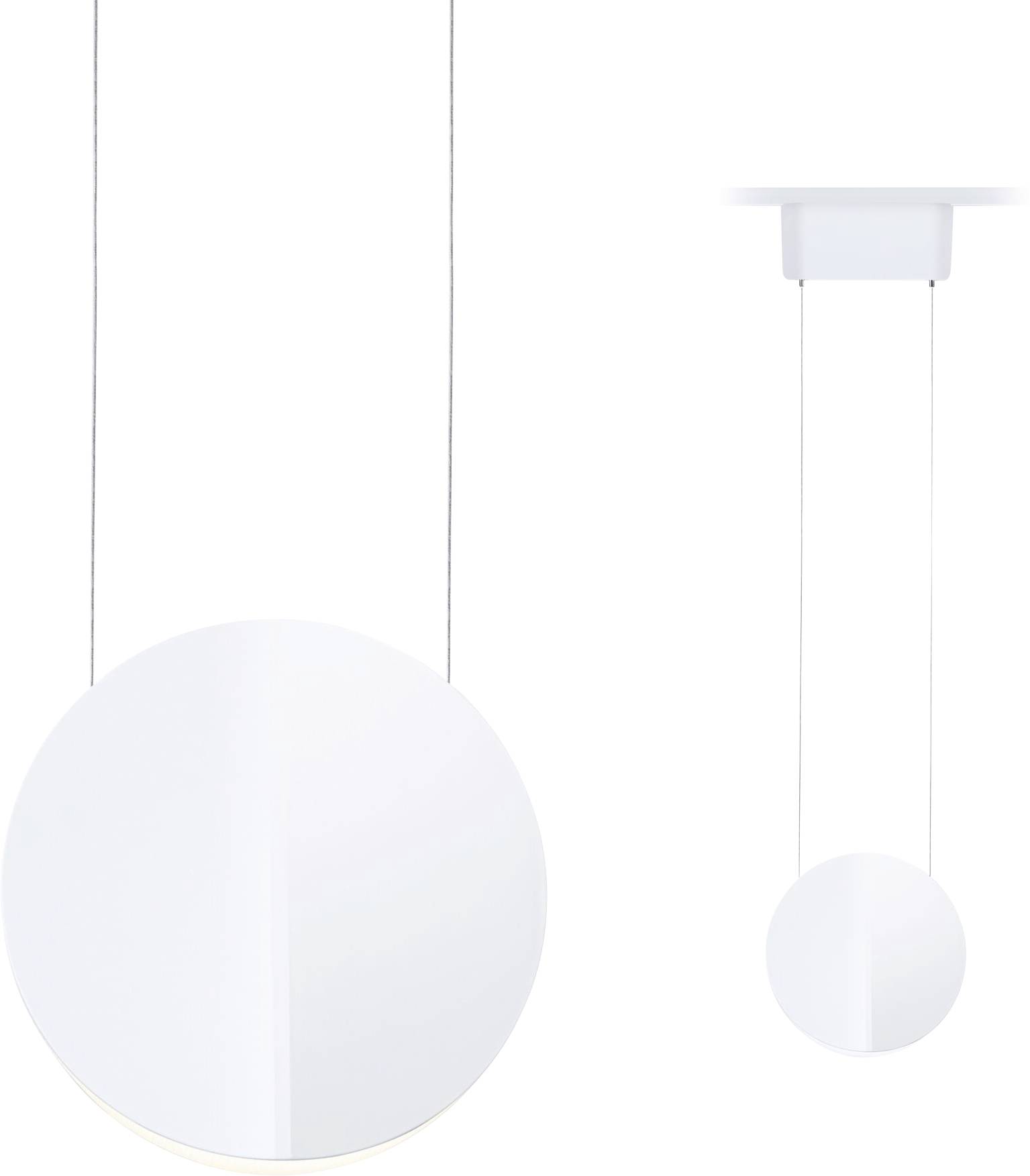 Deux suspensions circulaires blanches, suspendues à des câbles fins ; conçues de manière minimaliste et moderne.