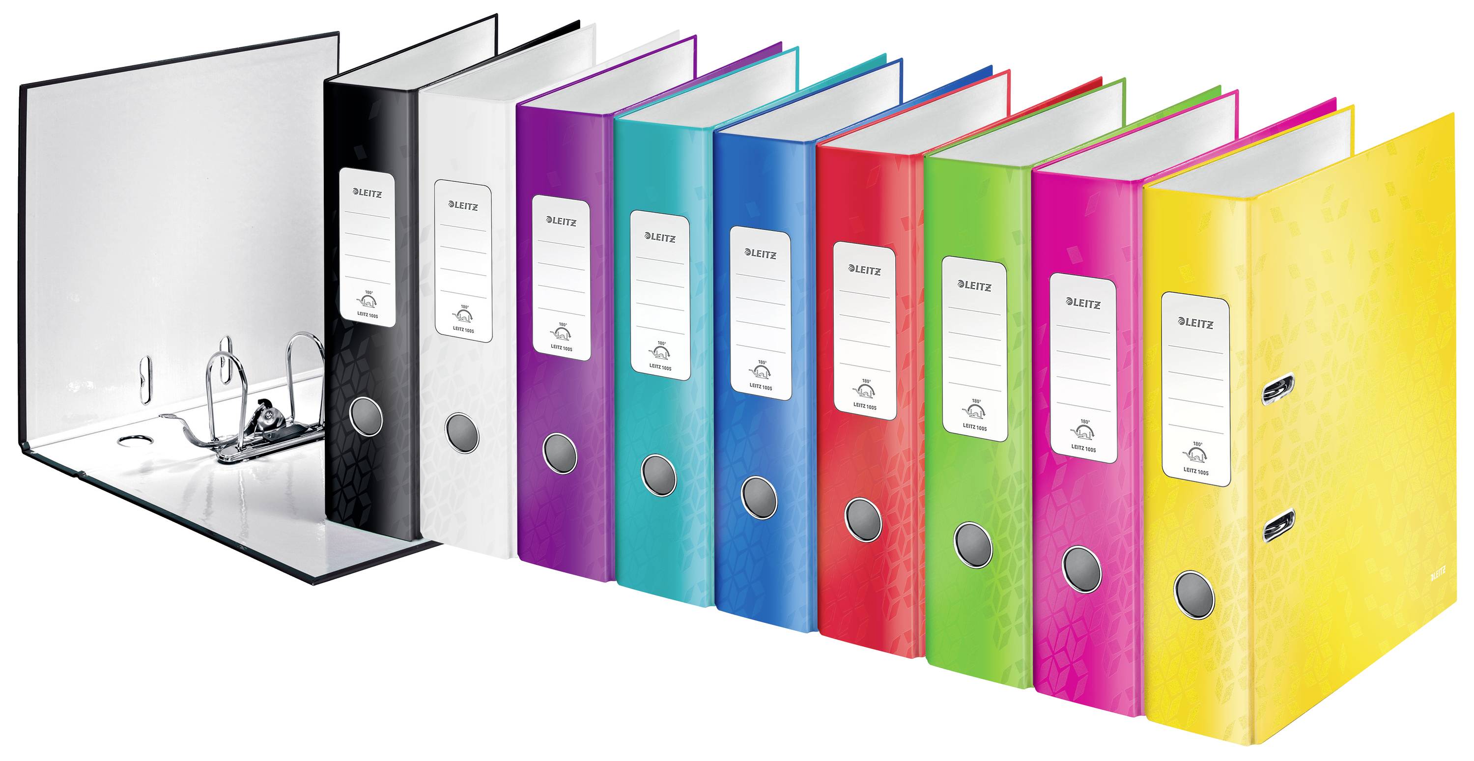 Neuf classeurs de couleurs différentes, debout, variant du noir, violet, bleu, vert, rouge, rose au jaune. À gauche, un classeur ouvert.