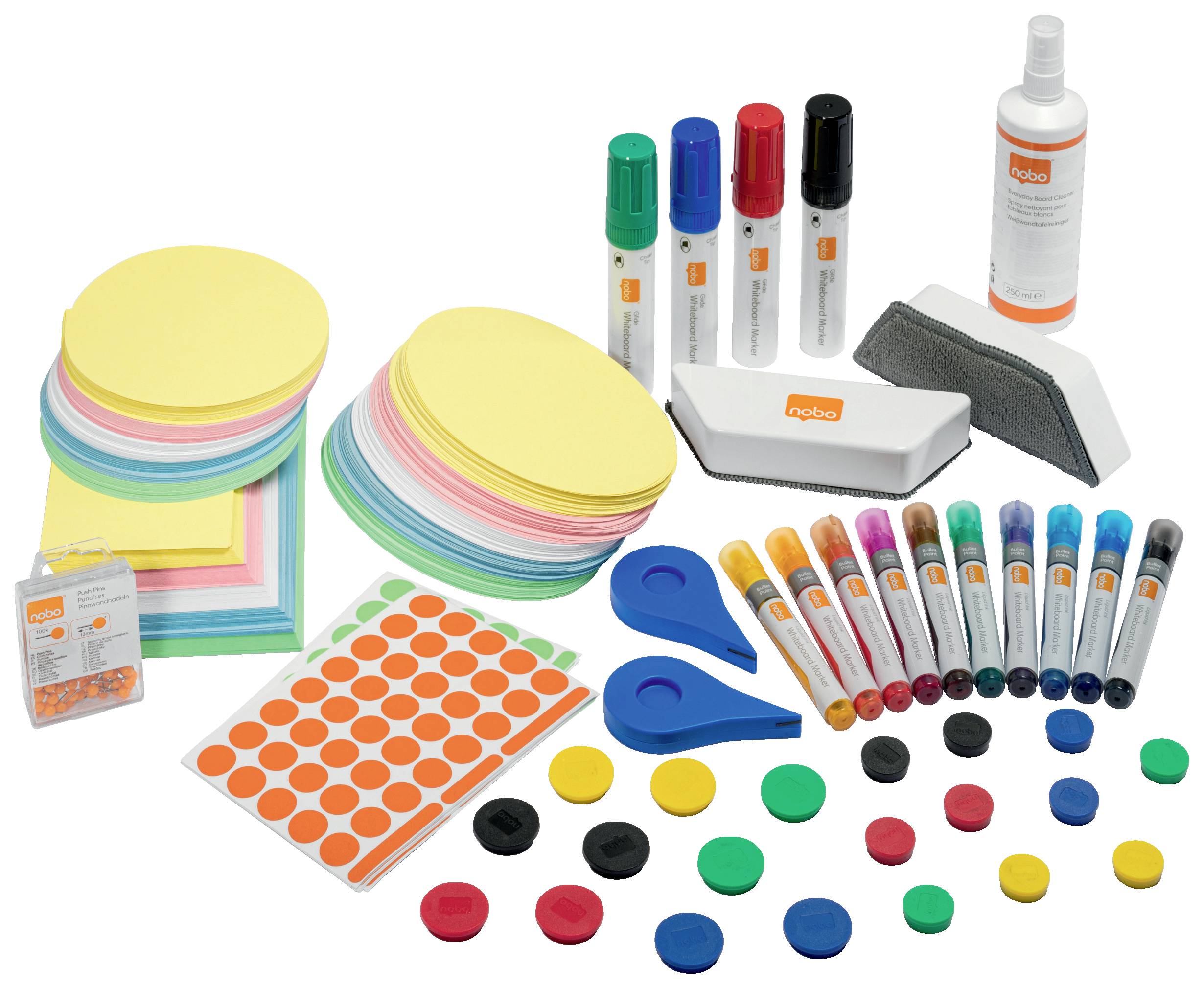 Divers articles de bureau tels que des stylos de couleur, des blocs-notes, des marqueurs à craie et des points magnétiques, organisés sur une surface blanche.