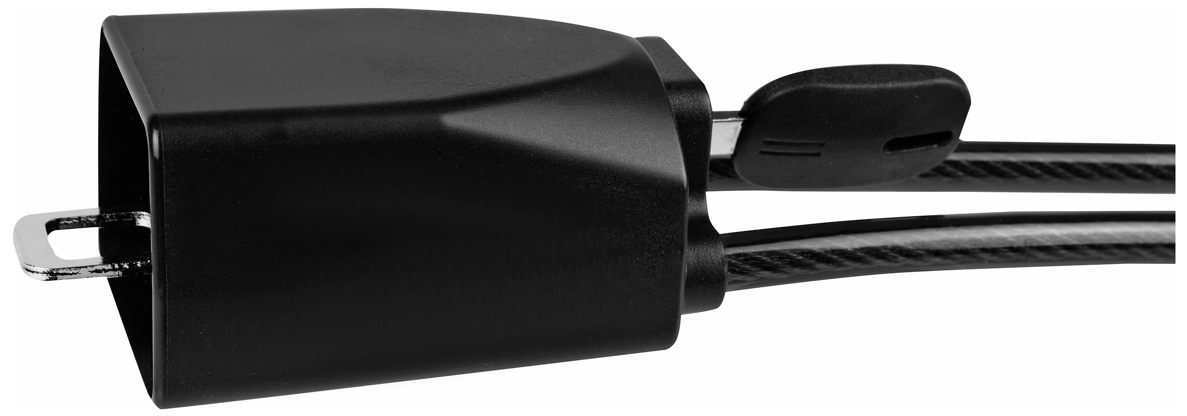 Fiche électrique noire avec câble, partiellement branchée ; gros plan sans marque visible ou information supplémentaire.