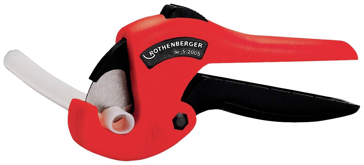 Pince coupe-tubes rouge et noire de la marque Rothenberger, utilisée pour couper précisément des tuyaux en plastique.