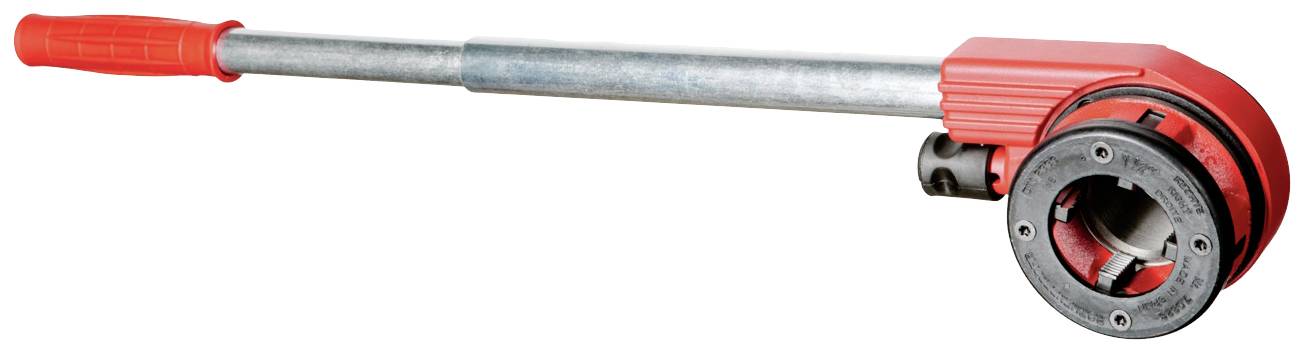 Coupe-tube en métal avec poignée rouge, utilisé pour couper des tuyaux lors de l'installation et de la réparation de systèmes sanitaires.