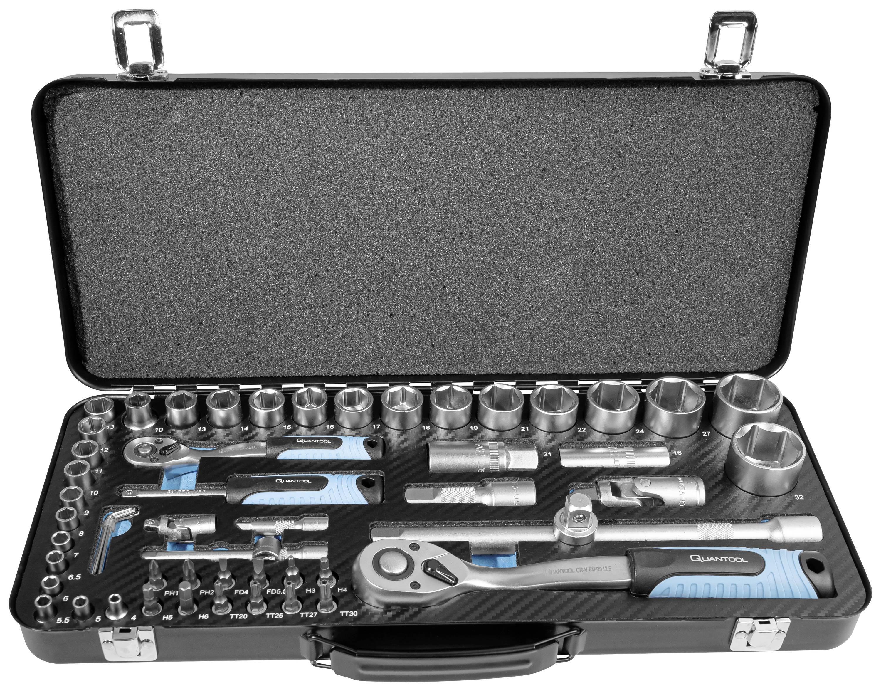 Une boîte à outils ouverte avec différentes clés à douille et des clés à cliquet. Les outils sont disposés de manière soignée.