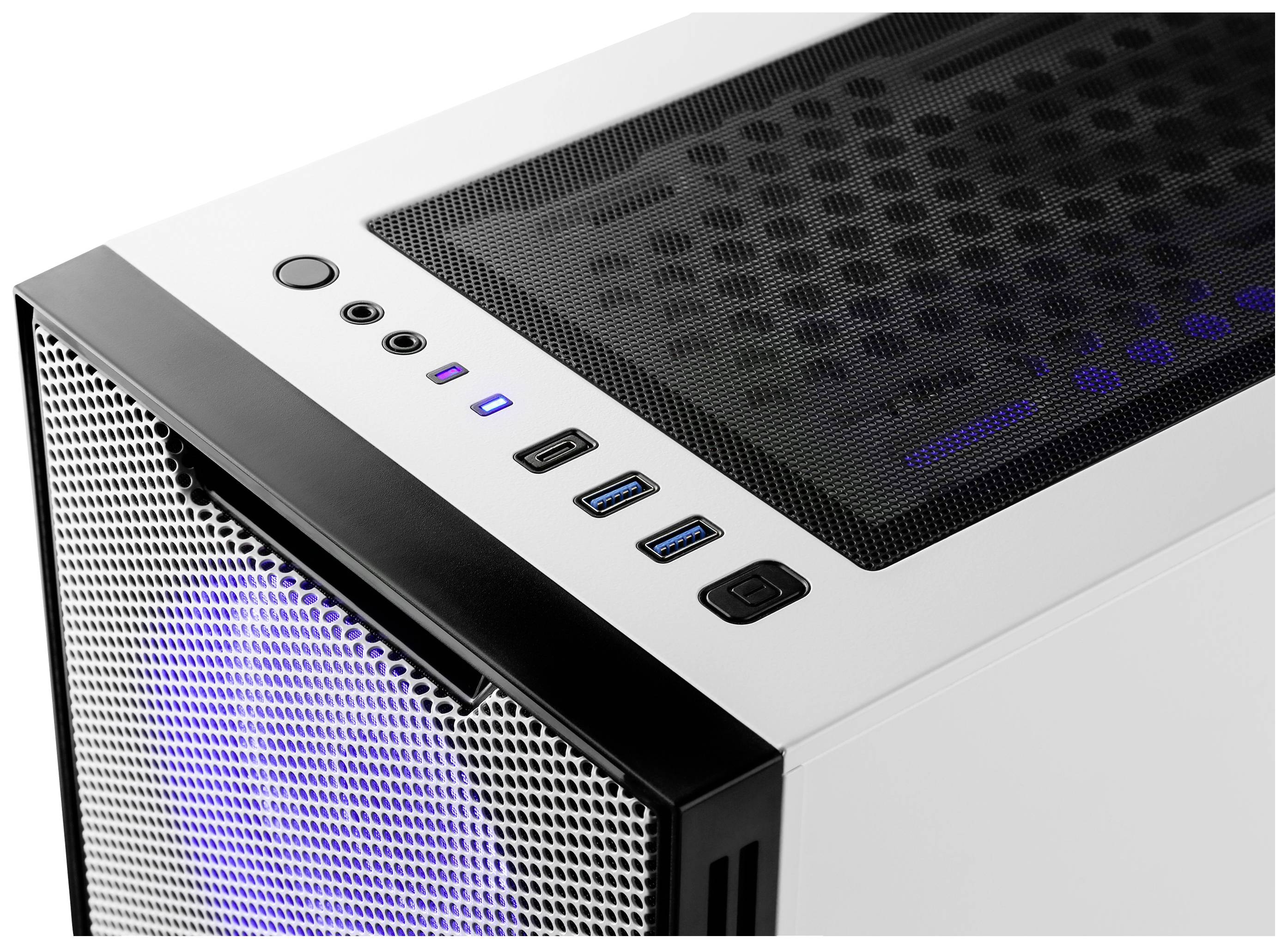 Un boîtier d'ordinateur blanc avec un éclairage LED bleu et plusieurs ports USB sur le dessus. La façade est pourvue d'une grille.