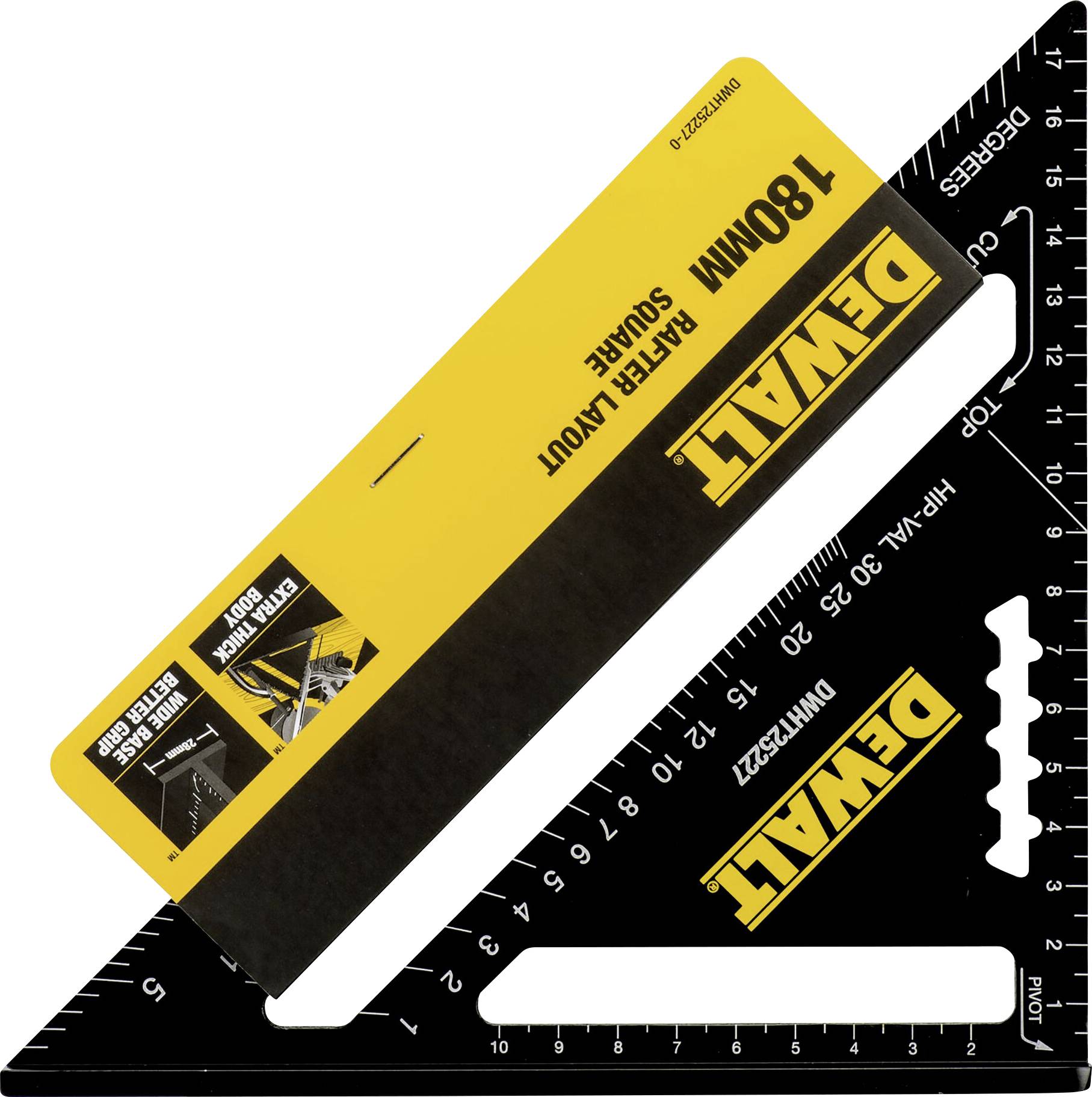 Un équerre de charpentier noir avec une étiquette jaune de la marque. Il possède des unités de mesure sur ses côtés et est utilisé pour un marquage précis.