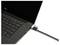 'Ordinateur portable Dell avec un verrou de sécurité connecté en haut à droite, qui protège l'ordinateur contre le vol. Clavier et écran partiellement visibles.'