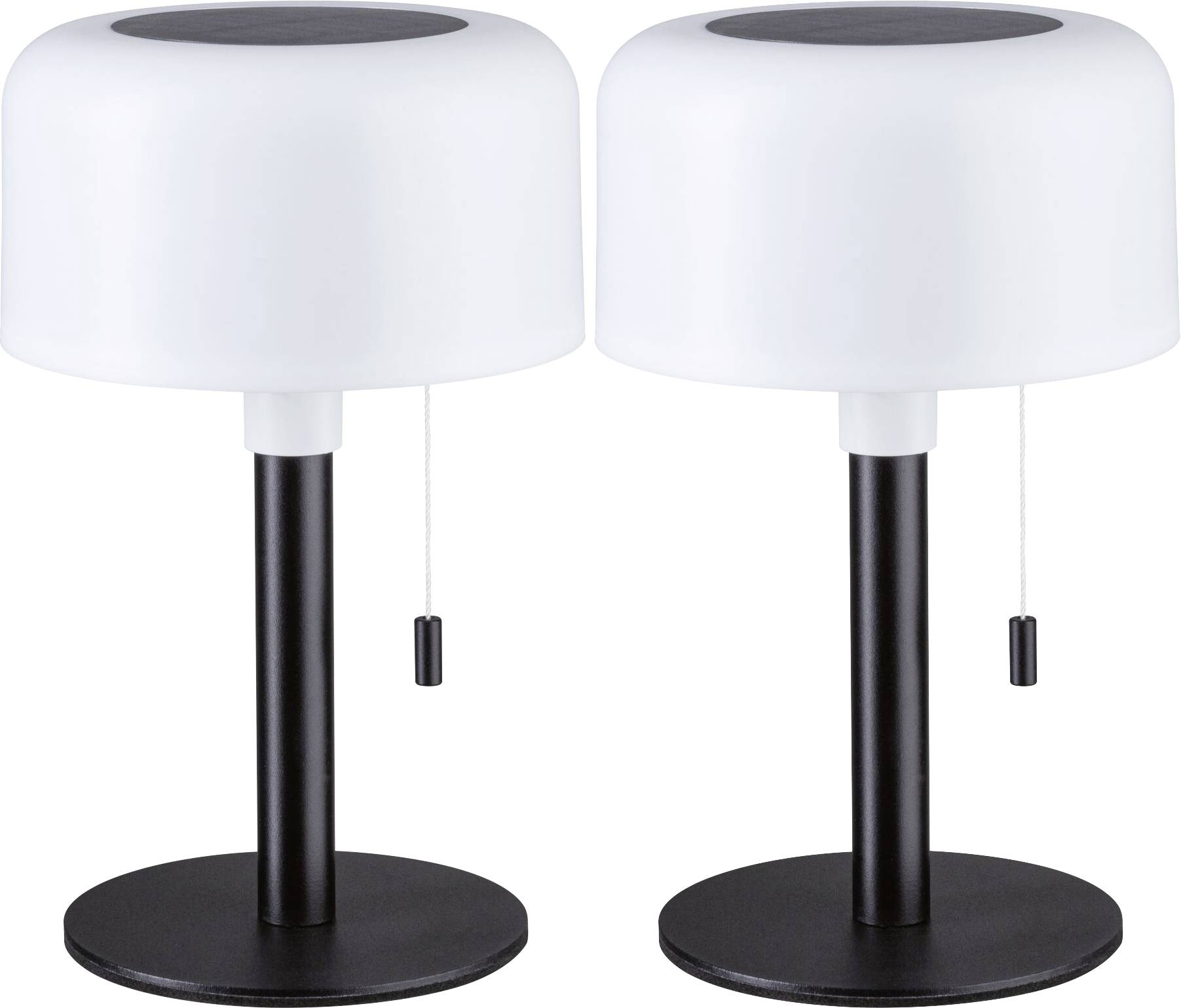 Deux lampes de table noires avec un abat-jour blanc et rond, munies d'un interrupteur à tirette, sont placées côte à côte.