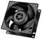 Ventilateur d'ordinateur noir à quatre pales dans un cadre carré, vue légèrement de dessus.