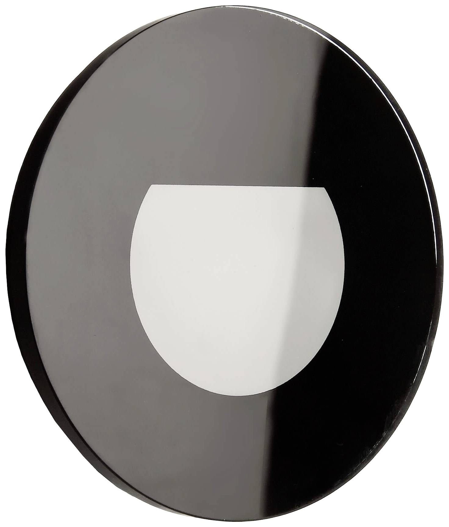Bouclier noir, oval, avec une tasse stylisée blanche au centre.