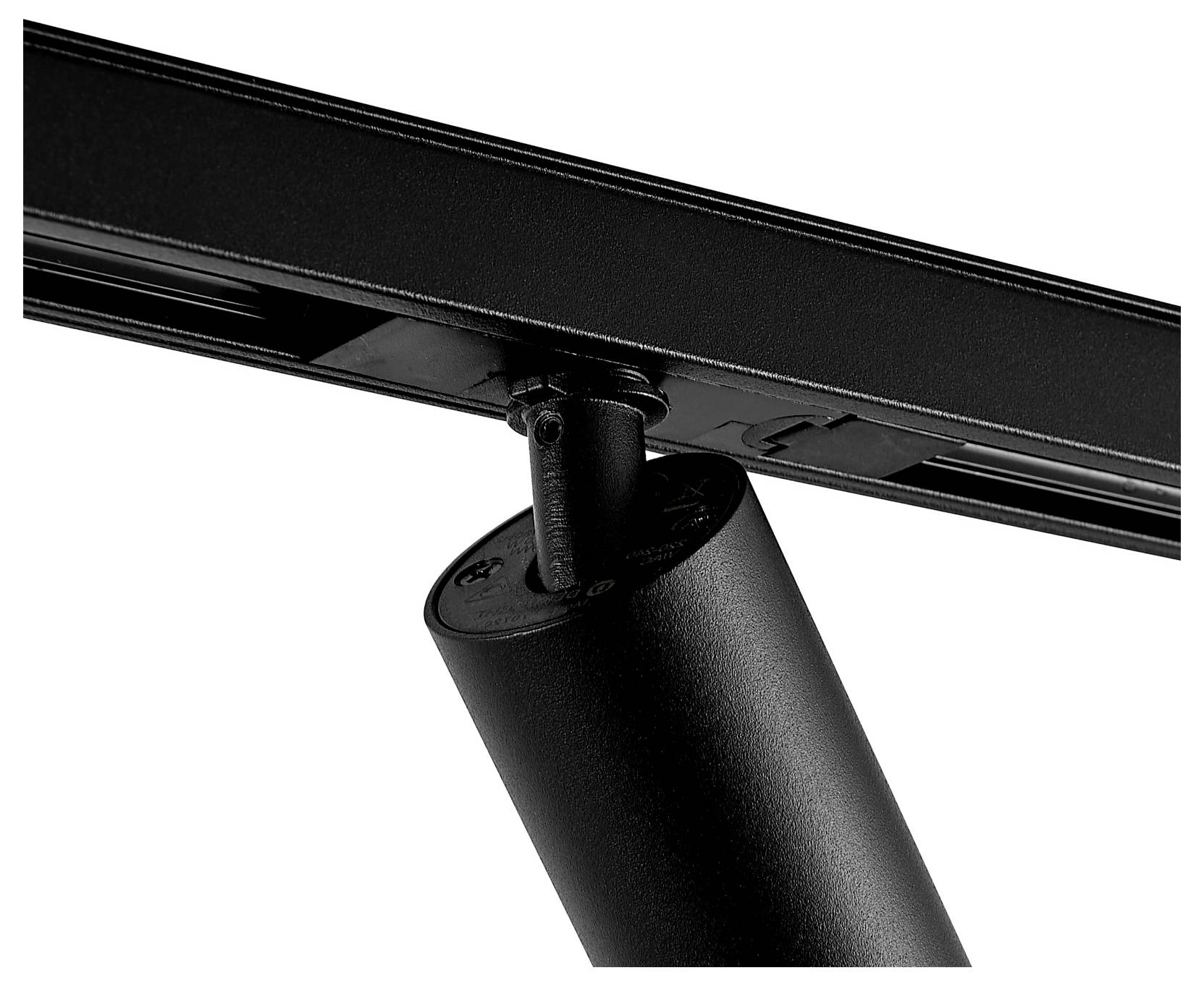 Spot sur rail d'éclairage noir, fixé à un rail au plafond, orienté vers le bas sur fond blanc.