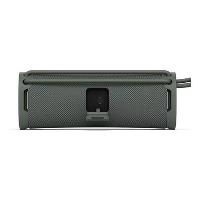 Enceinte Bluetooth portable en gris-vert, vue arrière avec port de chargement USB-C au centre, revêtement en tissu, design robuste.