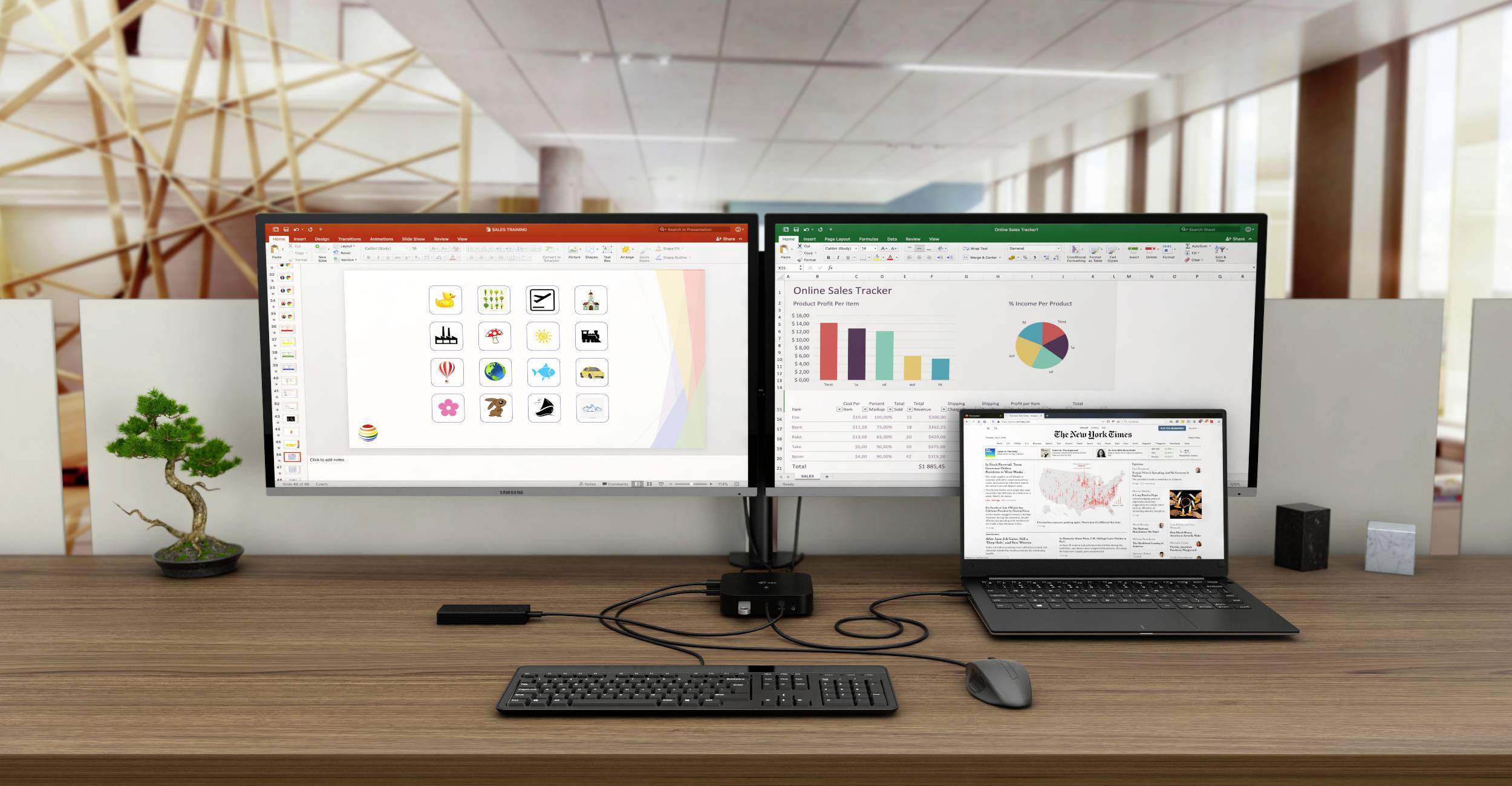 'Un poste de travail de bureau avec un ordinateur portable et deux grands écrans affichant des documents PowerPoint et Excel. Une petite plante est placée à gauche.'