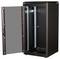 Un rack serveur noir ouvert et vide avec des rails de montage accessibles, adapté à l'installation de matériel serveur.