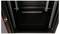 Rack de serveur vide avec surface intérieure noire et montants latéraux en métal, prêt à accueillir des composants serveur.