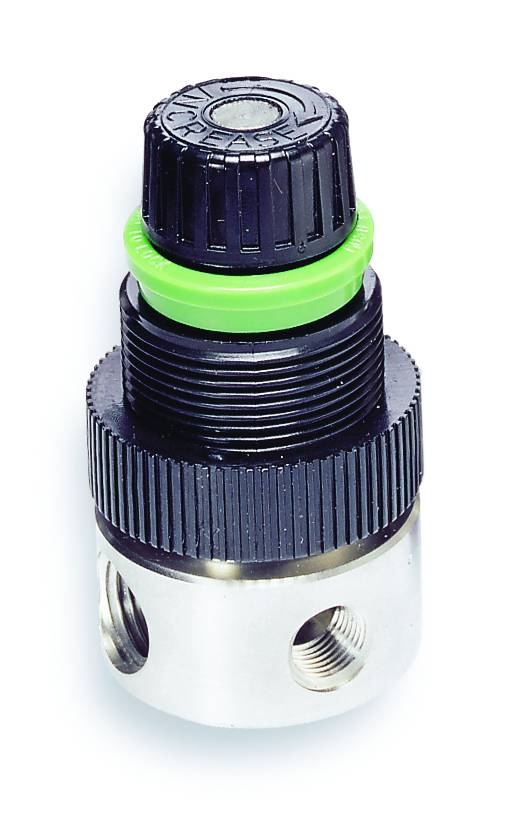 Gros plan sur une valve métallique avec un joint d'étanchéité vert et un capuchon noir. Adapté aux applications industrielles.