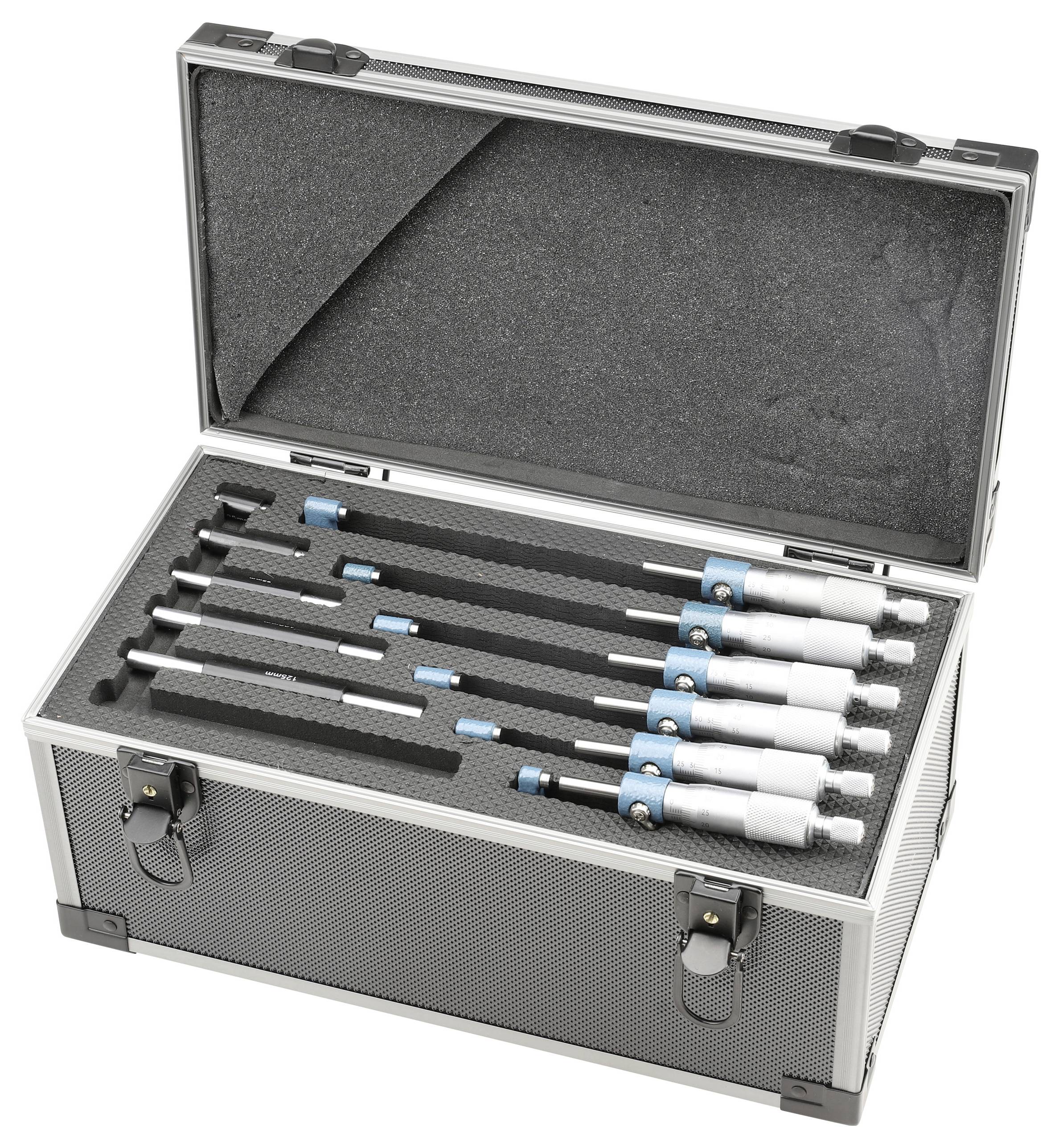 Mallette de transport à couvercle ouvert contenant plusieurs poignées d'outils et des rallonges. Les poignées sont rembourrées et en métal.