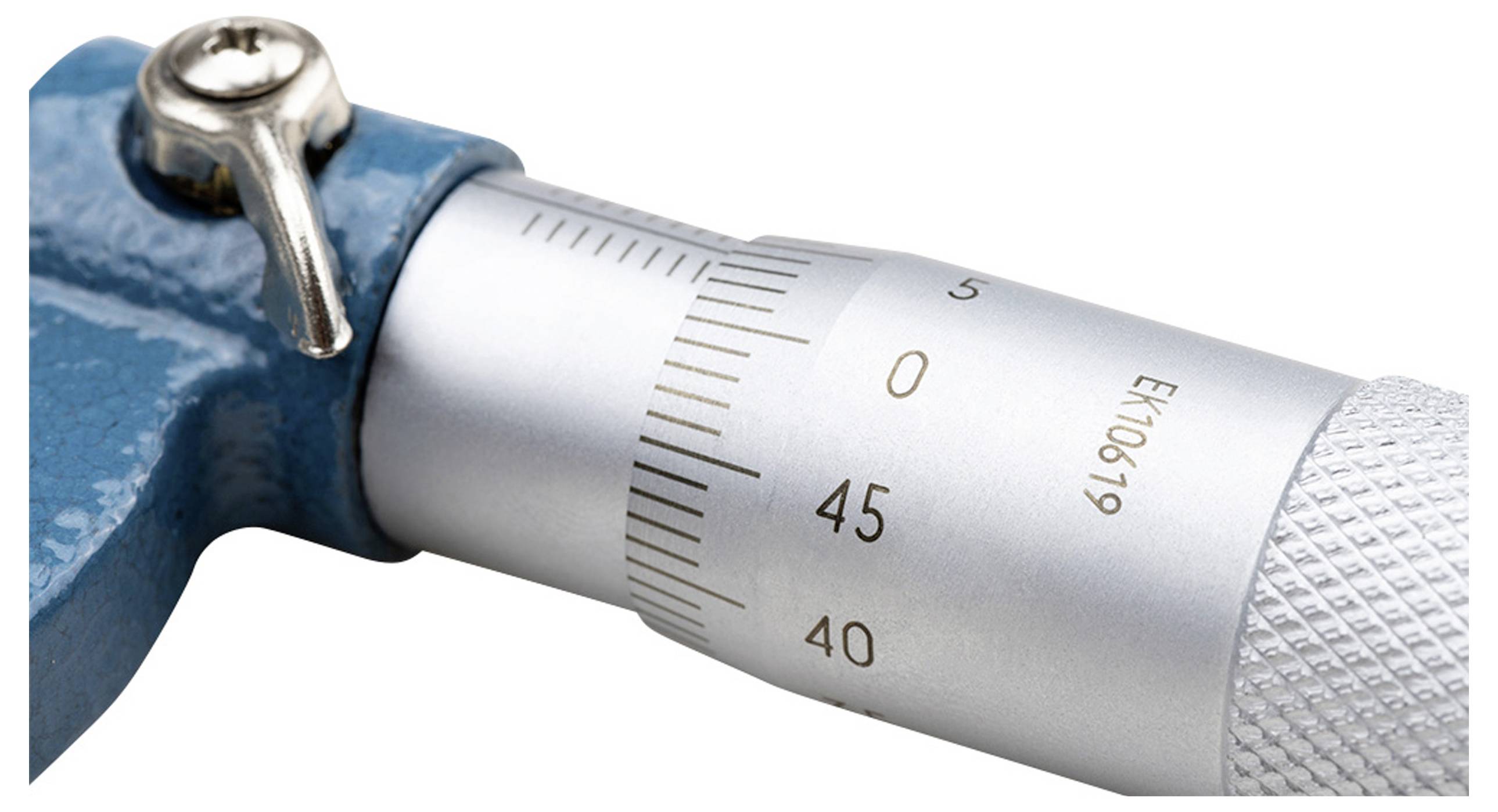 Micromètre à vis avec échelle de 0 à 45 et construction métallique bleue, utilisé pour des mesures de longueur précises.
