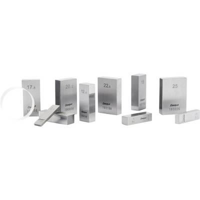 Plusieurs blocs rectangulaires en métal portant des numéros et le logo DaXqua, probablement des instruments de mesure, sont disposés debout et couchés sur un fond blanc.