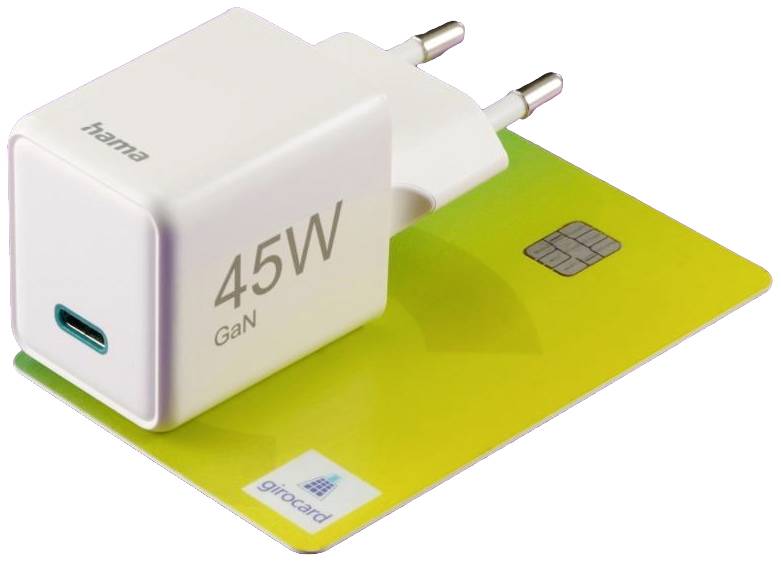 Un chargeur GaN blanc de 45W est posé sur une carte bancaire. Le chargeur est compact, comparable à la taille de la carte.