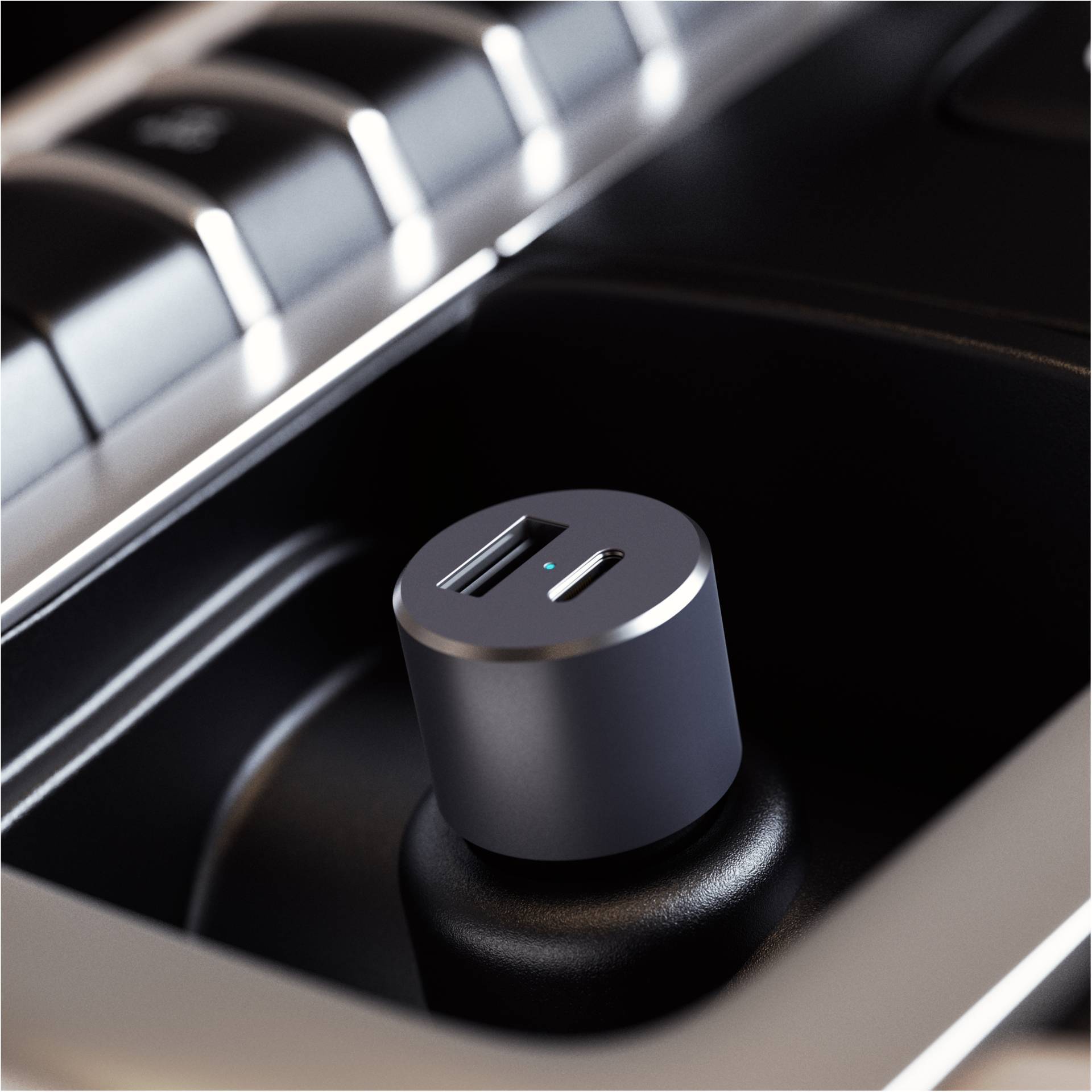 Un chargeur de voiture noir avec deux ports USB est intégré dans la console centrale d'un véhicule.