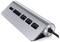 Un hub USB argenté de Satechi avec trois ports USB, deux emplacements pour cartes SD et un câble intégré.