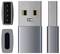 Un connecteur USB et un connecteur USB-C sont représentés côte à côte. Le connecteur USB est en position verticale et à côté se trouve le connecteur USB-C plus compact.